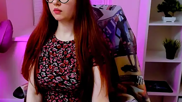 CarolGiggly webcam