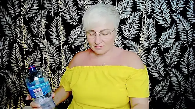Olivia_playful webcam
