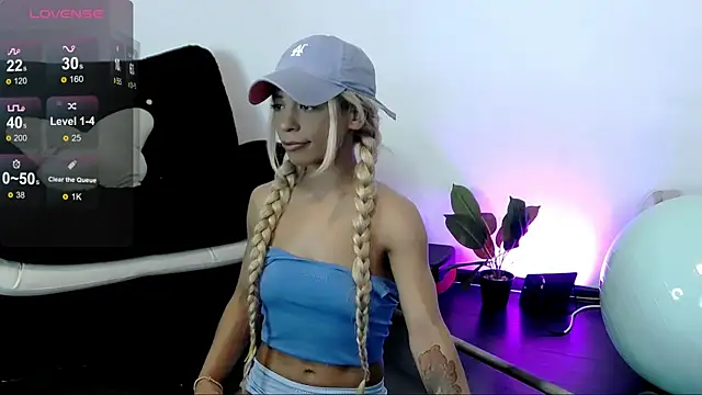 SarahRaynex webcam