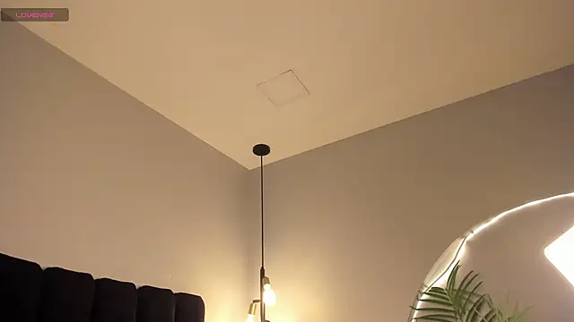 Juli_Casanova live cam on StripChat