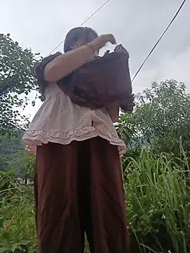 Linda-yiyi live cam