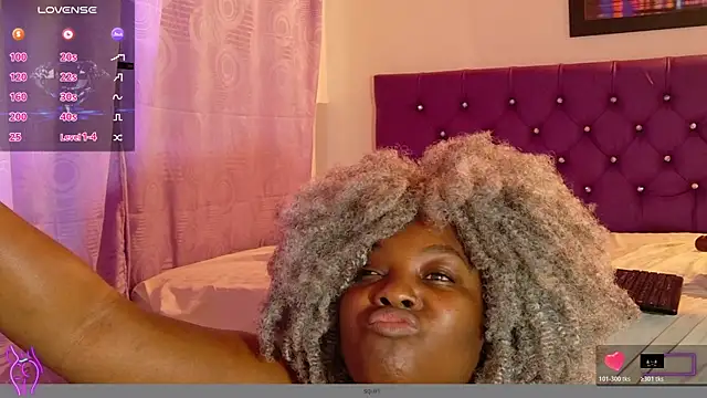 ebony_NeighborMoans webcam