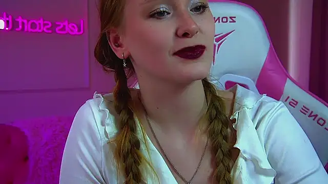 AgataFoxley live cam on StripChat