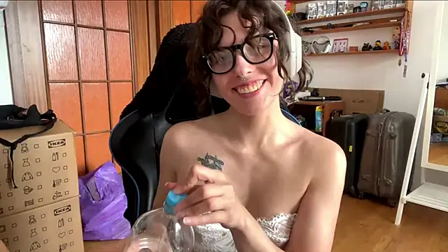 PillowPeachX webcam
