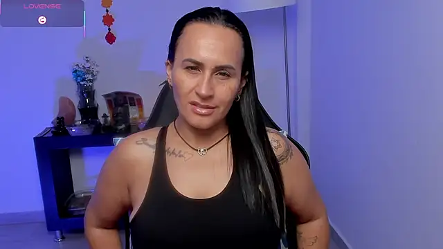 Sara_Charmy live cam on StripChat