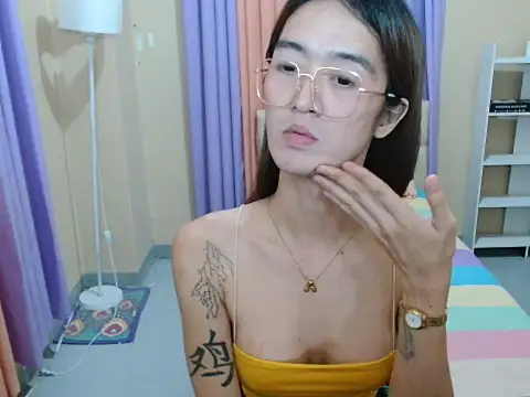 XxTsUncutAskaxX live cam