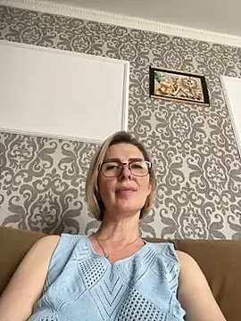 Watch sensualEmilia live on EroticFlix - High definition streams