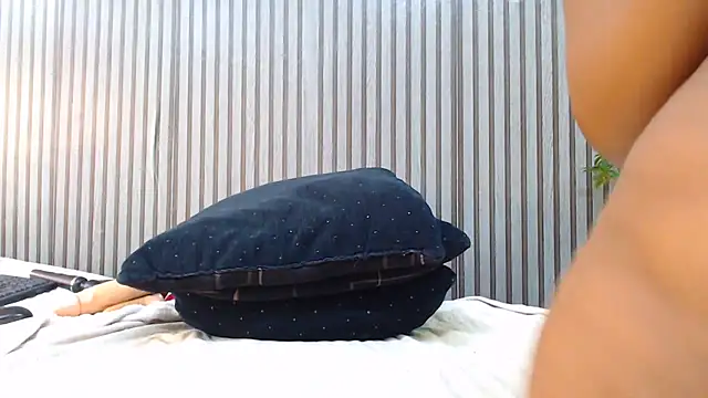 ROYALASS25 webcam