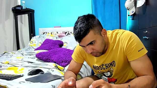 LazyandSniffer28 live cam