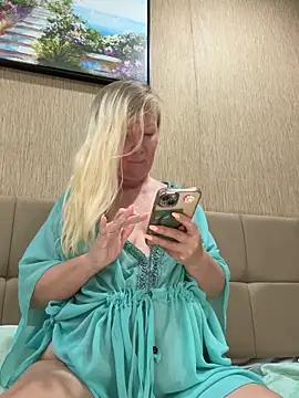 EmmaInLove23 webcam