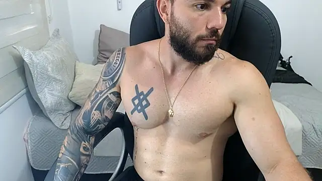 Isaac_Carter live cam on StripChat