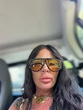 asserinaaa (F milf) - Fermo passante