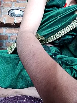 SpicyRoshni webcam