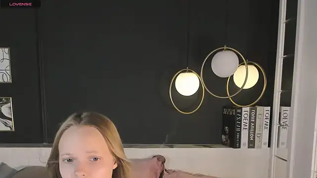 lucy_loy live cam on StripChat
