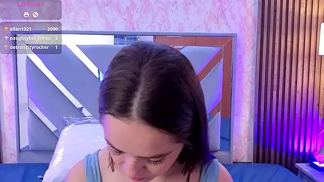 LittleeSara18 webcam