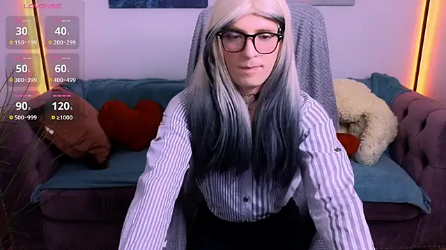 FoxIsPuff live cam on StripChat