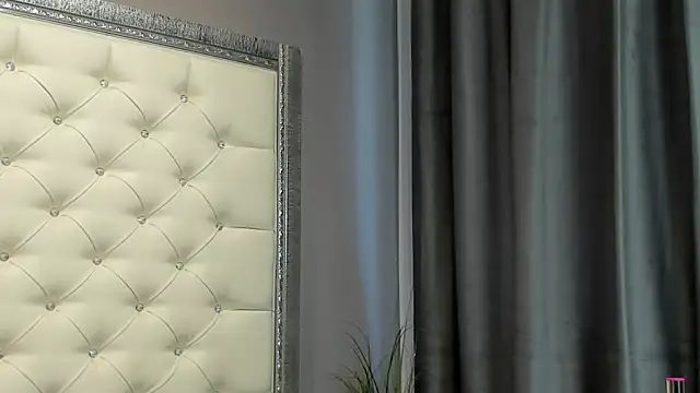 amiellarose (F young) - pussy play