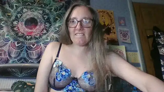 Izzylove47 webcam