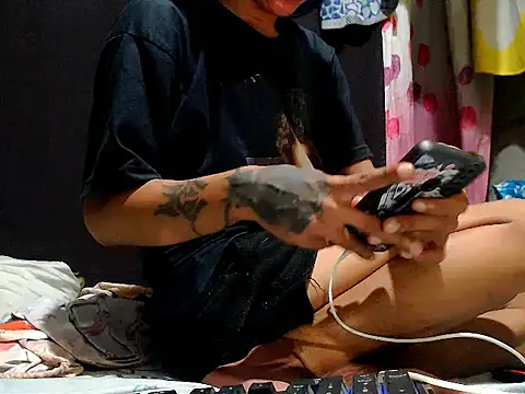 AwesomeMistress_Bigcock webcam