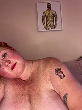 BustyRedxx live cam on StripChat