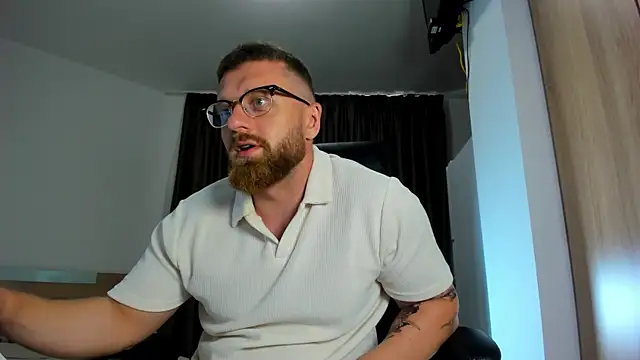 Findom_guy live cam