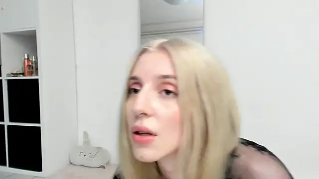 KenzieDawton live cam on StripChat