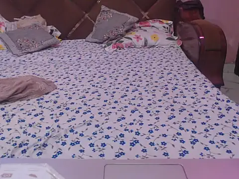 cute-priy webcam