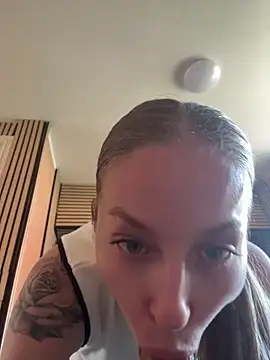 Mrs_Mr_007 webcam