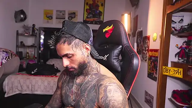 logan_hugh8 webcam