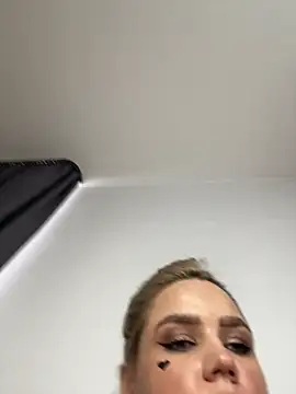 April_Purr webcam