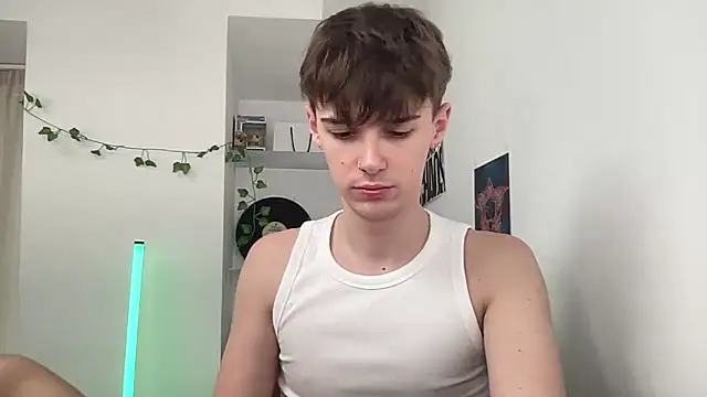 YourMilkyGuy webcam