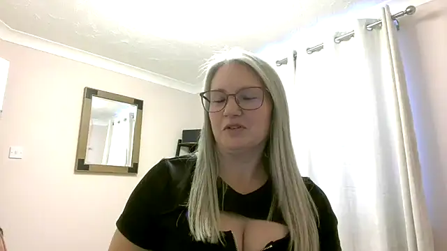 EmberSinn webcam