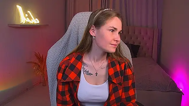 Watch AriaMayfield live on EroticFlix - High definition streams