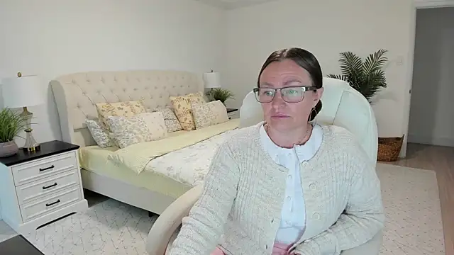 Vika73 live cam on StripChat
