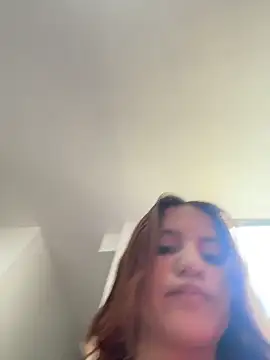 ViankaRose live cam on StripChat