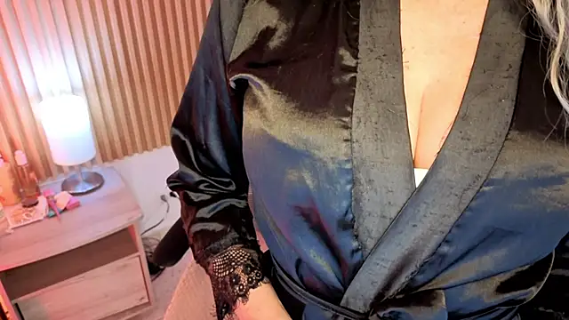 MarianL0ve live cam on StripChat