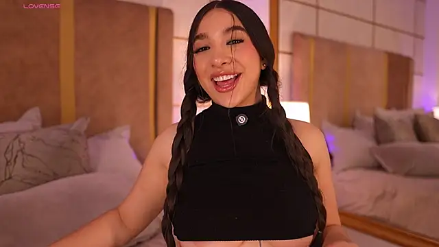 Watch lyrabellini live on EroticFlix - High definition streams