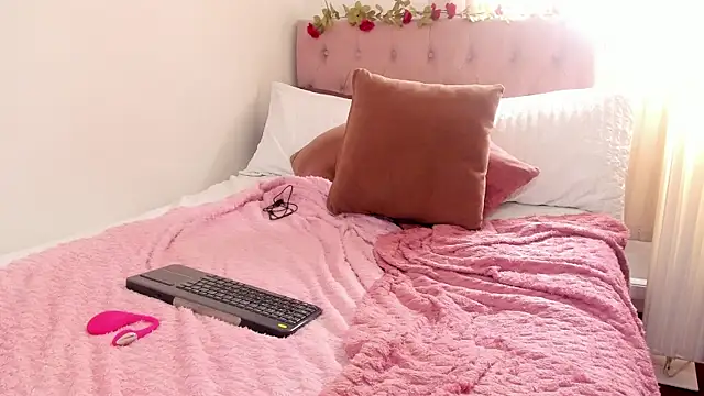 charlotte_pleasure's live room