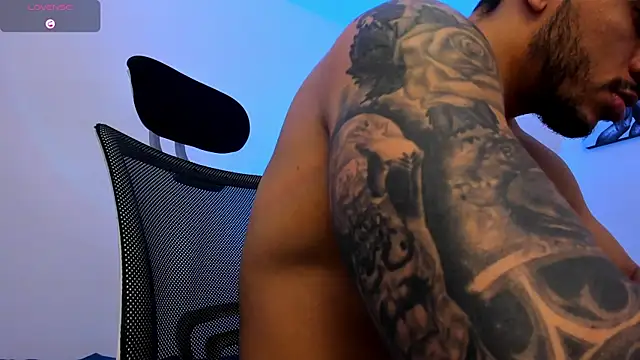 LiamReigns_ webcam