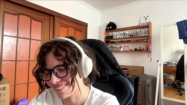 PillowPeachX webcam