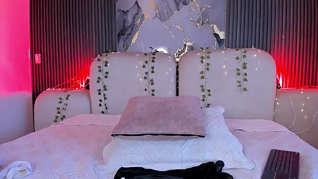 CarolineFyre webcam