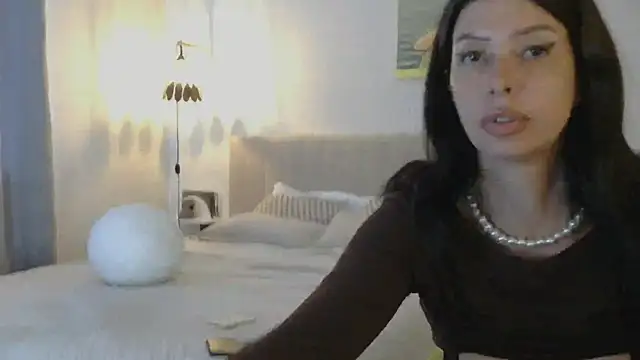 WhiteQueen888 webcam