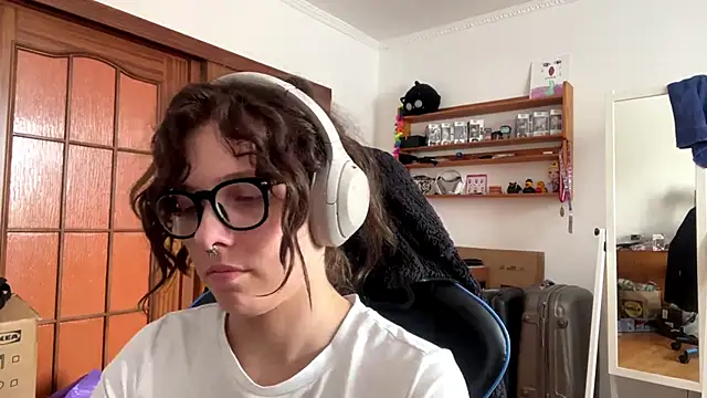PillowPeachX webcam