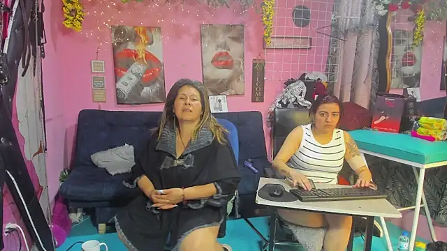 lesbiancuple live cam on StripChat