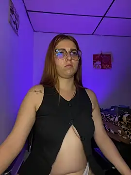 CoraVibes live cam on StripChat