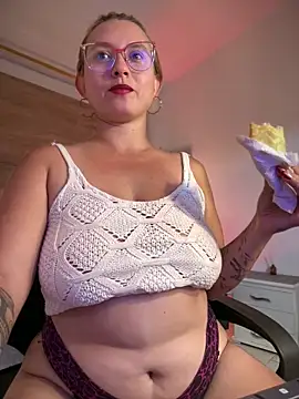halaaa_1 live cam on StripChat