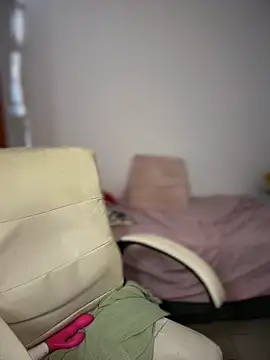 horny_roomiess webcam