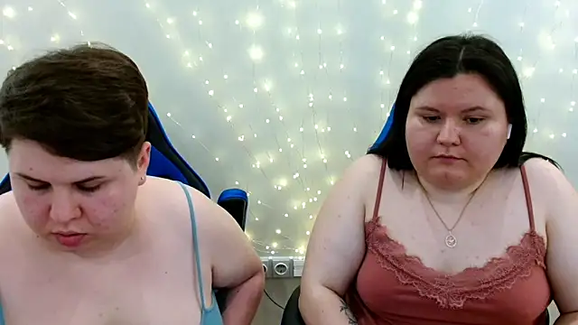BeckyAndHellen webcam