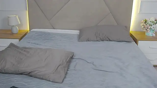ArianaMilss webcam