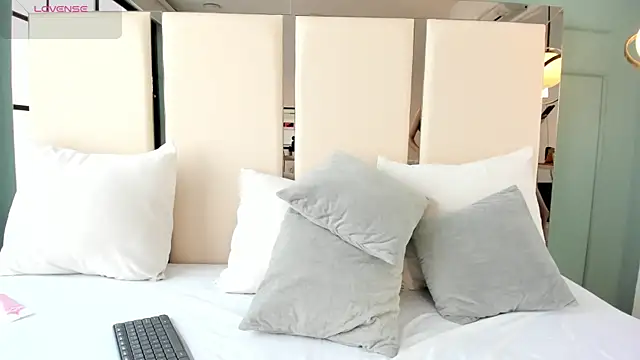layla_kieni webcam